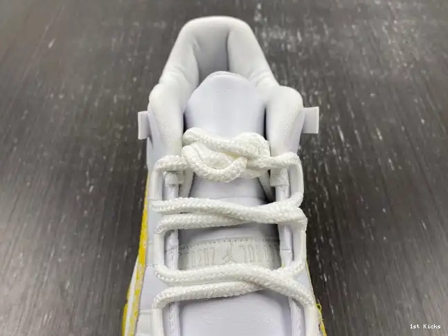 1st Kicks Jordan WMNS Low Air AH7860-107 Yellow 11 Snakeskin 0531